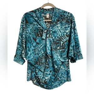 Open middle silky snake print med blouse